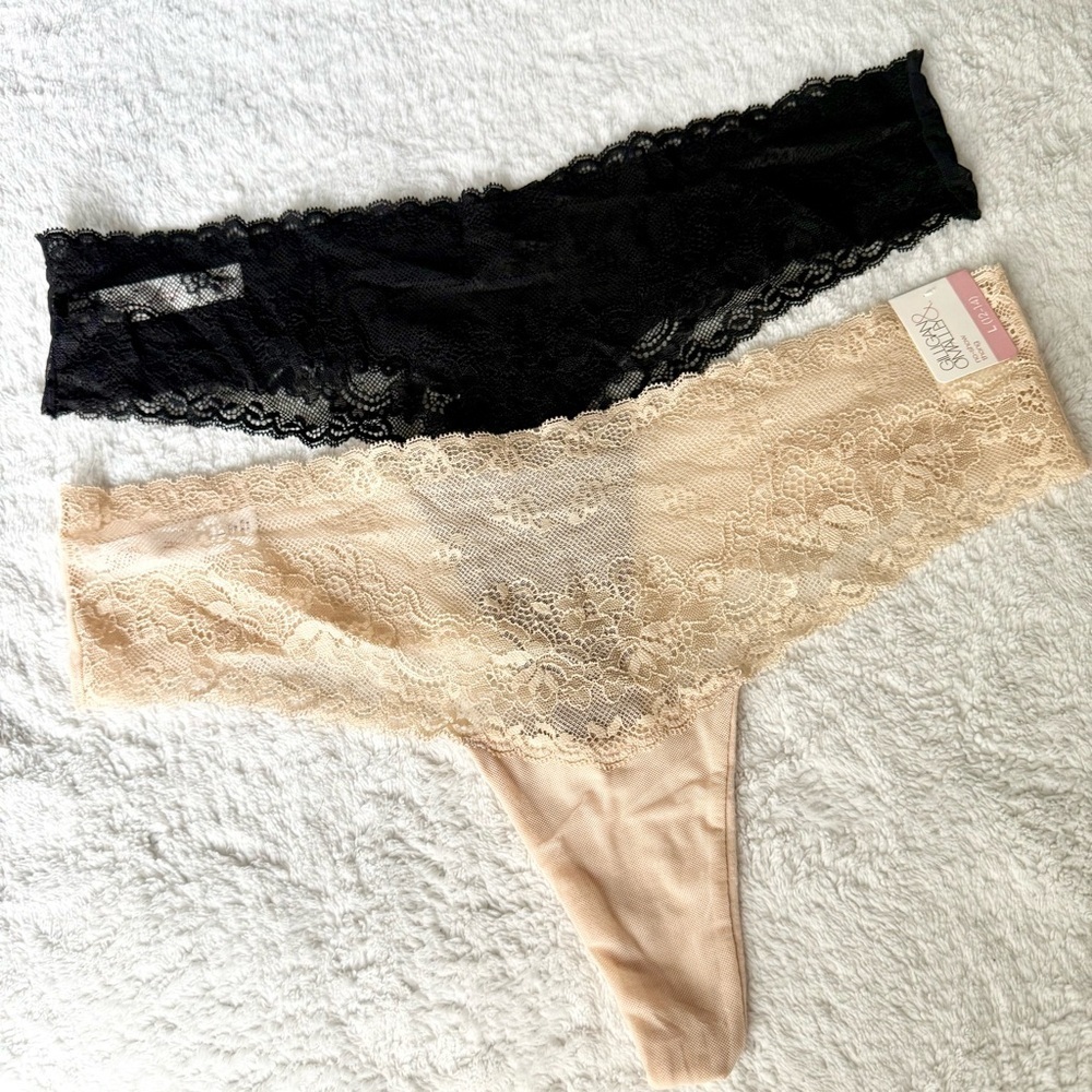 Black and Tan Lace No-Show Thongs with Scalloped Edges